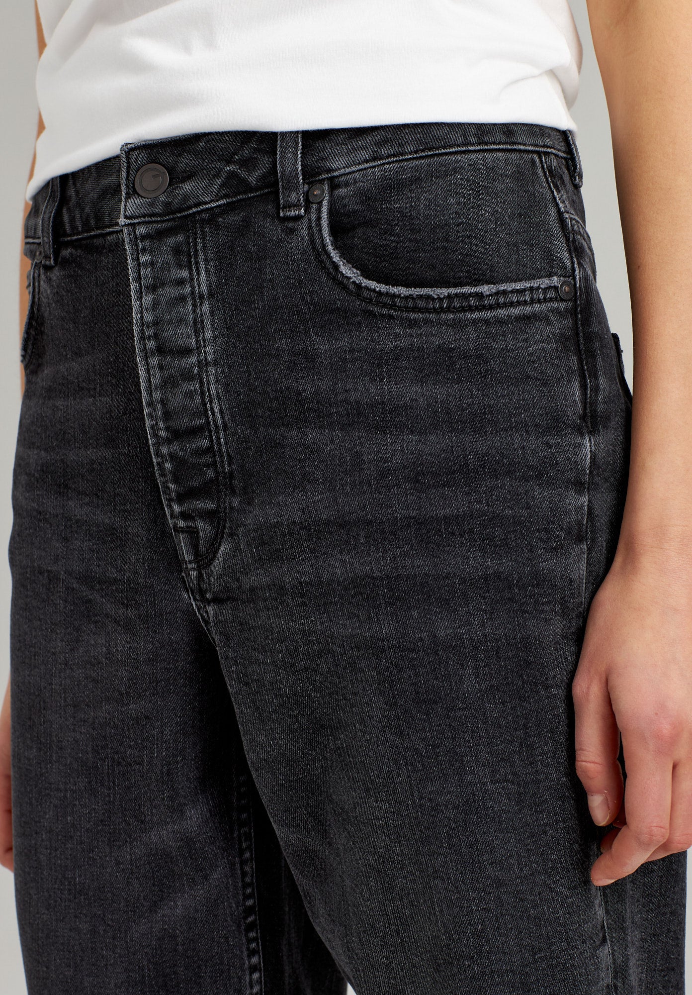 TT202 Straight Cropped Jeans