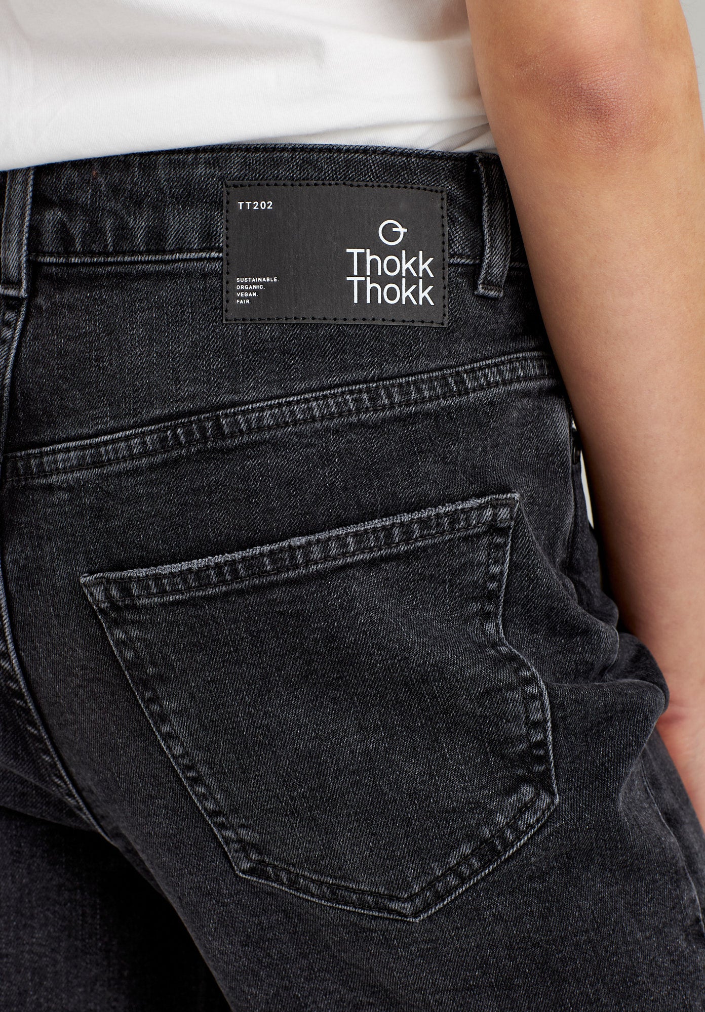 TT202 Straight Cropped Jeans