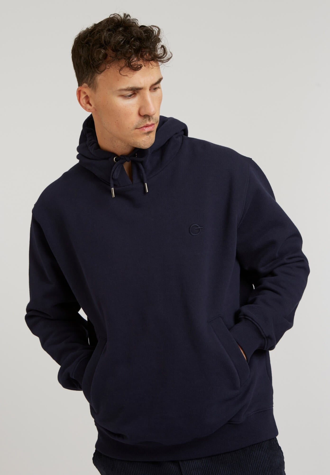 TT1044 Hoodie Five Letters unisex dark navi (GOTS, vegan)